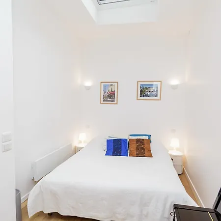 Chic And Cosy Paris Stay By Eiffel Tower & Seine *