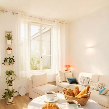 7 Quiet Courtyard Walk To Eiffel Tower *