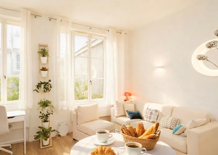 7 Quiet Courtyard Walk To Eiffel Tower *